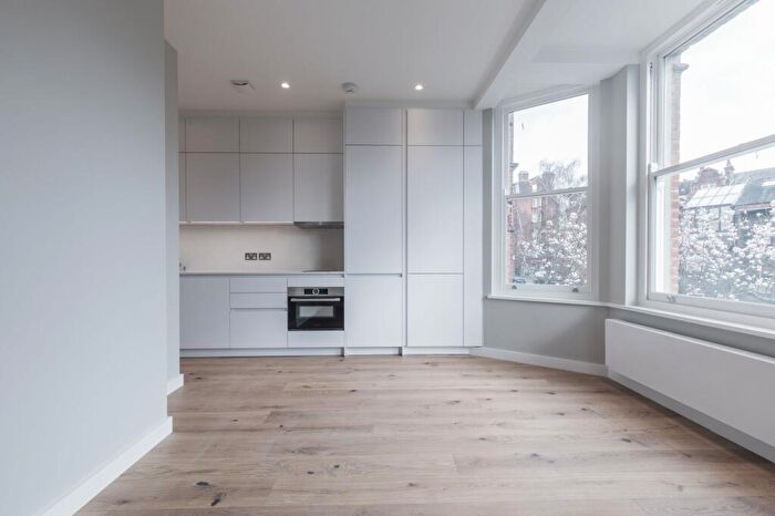 Flat To Rent In Greencroft Gardens, NW6
