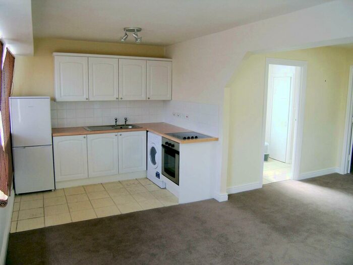 2 Bedroom Flat To Rent In The Square, Kenilworth, CV8