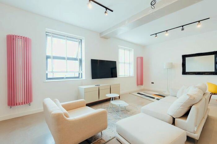 2 Bedroom Flat To Rent In Goldhawk Road, Hammersmith, W12