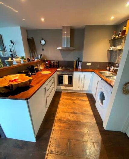 1 Bedroom Flat To Rent In Wellington Terrace, Falmouth, Cornwall, TR11