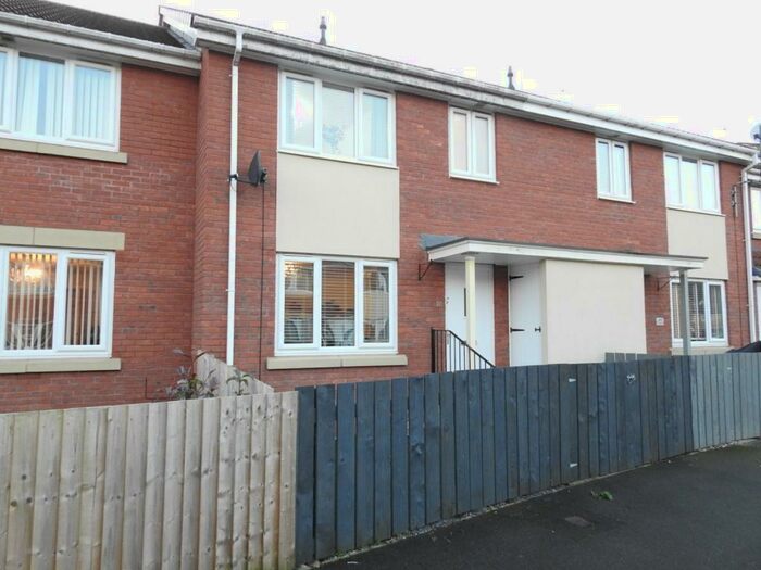 2 Bedroom Terraced House To Rent In Ladybower Way, Kingswood, HU7