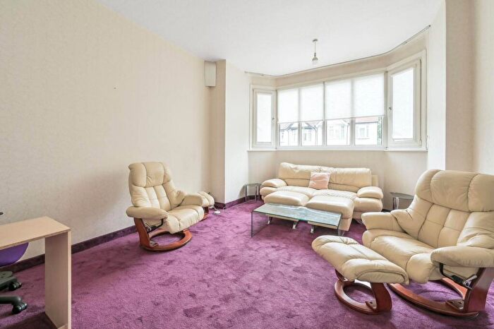 5 Bedroom Semi-Detached House For Sale In West Avenue, Hendon, London, NW4