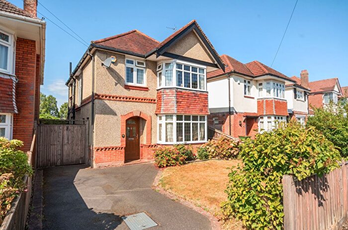 3 Bedroom Detached House For Sale In Pentire Avenue, Upper Shirley, Southampton, Hampshire, SO15