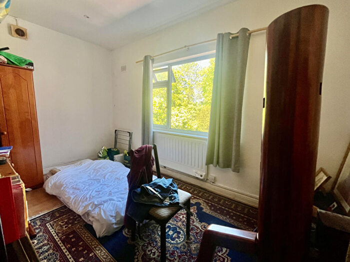 1 Bedroom Flat To Rent In Dollis Park, N3