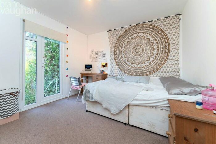 5 Bedroom Semi-Detached House To Rent In Staplefield Drive, Brighton, East Sussex, BN2