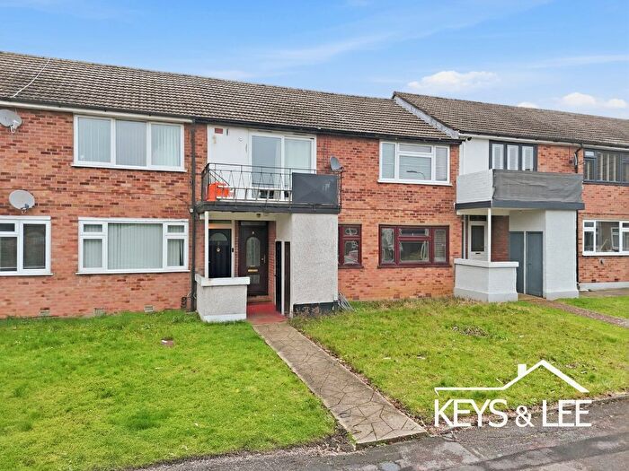 2 Bedroom Maisonette For Sale In Cherrydown Walk, Romford, RM7