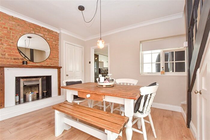 3 Bedroom End Terrace House For Sale In Cudworth Road, South Willesborough, Ashford, Kent, TN24