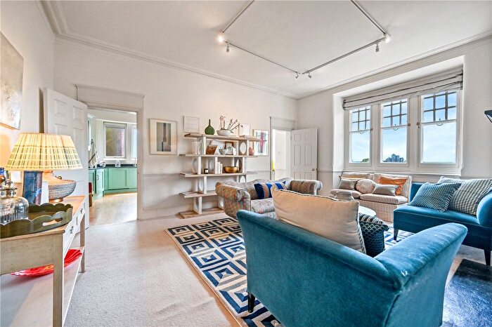 1 Bedroom Flat To Rent In Campden Hill Road, Kensington, London, W8