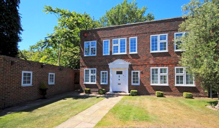 4 Bedroom Property To Rent In Tellisford, Esher, KT10