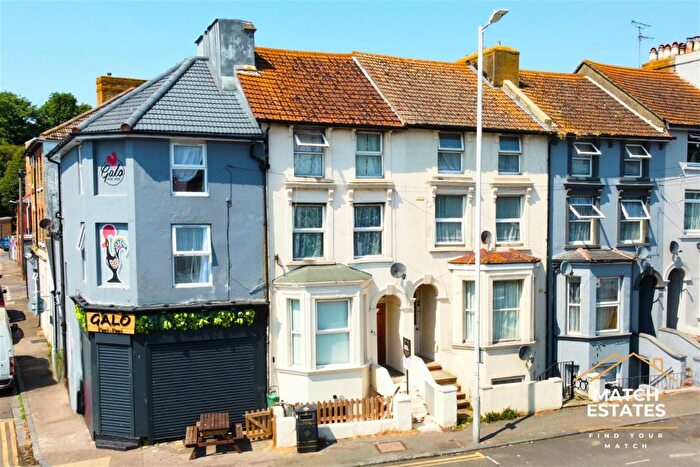 2 Bedroom Maisonette For Sale In Dover Road, Folkestone, Kent, CT20