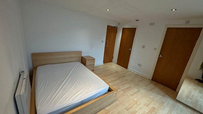 5 Bedroom Terraced House For Sale In Brudenell Road, Hyde Park, Leeds, LS6