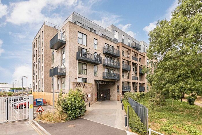 2 Bedroom Flat To Rent In Manor Road, West Ealing, W13
