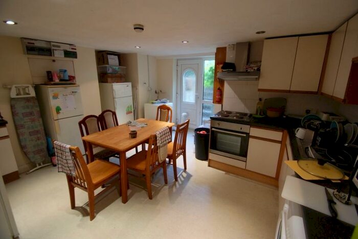 6 Bedroom Terraced House To Rent In Delph Mount, Woodhouse, Leeds, LS6