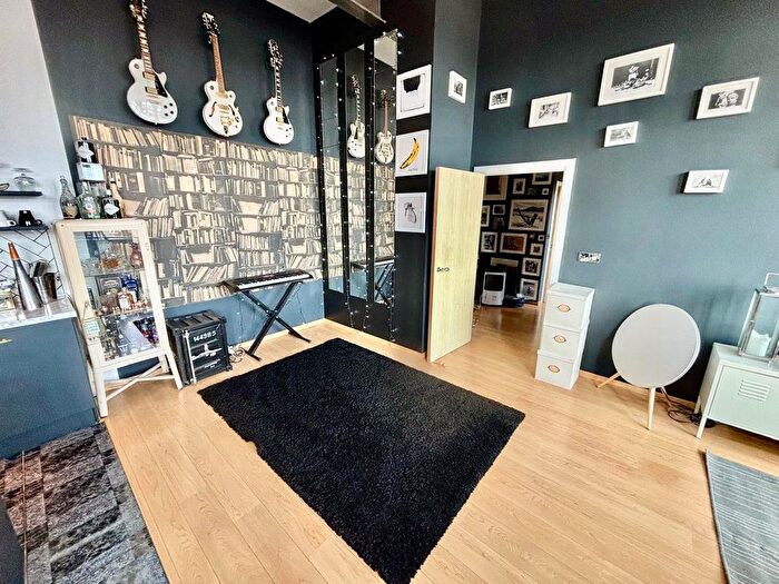 2 Bedroom Flat For Sale In Great Hampton Street, Birmingham, B18