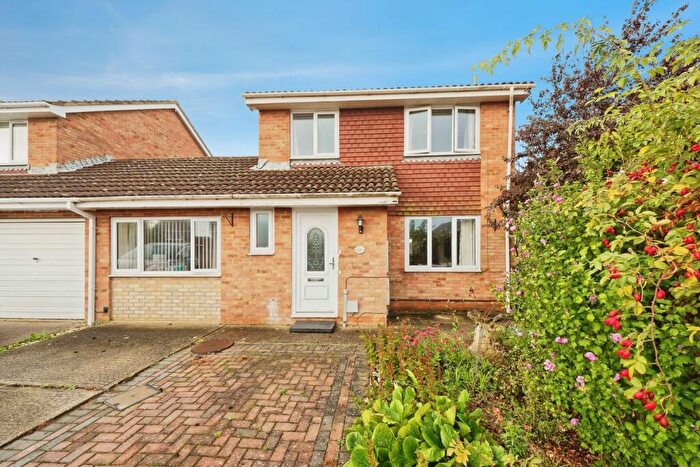 4 Bedroom Link Detached House For Sale In Manor Close, Canterbury, CT1