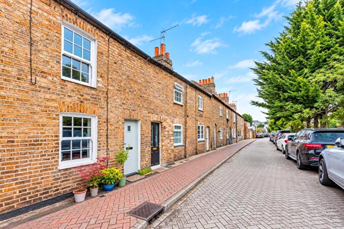 2 Bedroom Cottage For Sale In Hertingfordbury Road, Hertford, SG14
