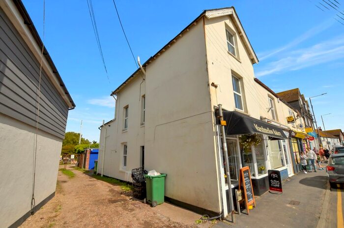 2 Bedroom Property To Rent In High Street, Dymchurch, TN29