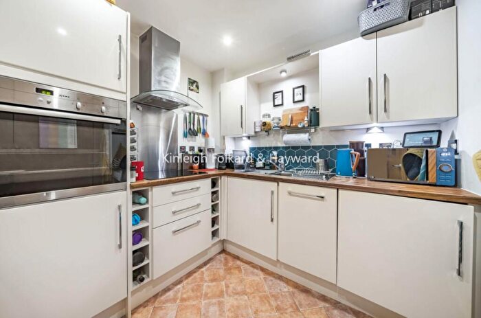 2 Bedroom Flat To Rent In Oakwood Avenue, Beckenham, Kent, BR3