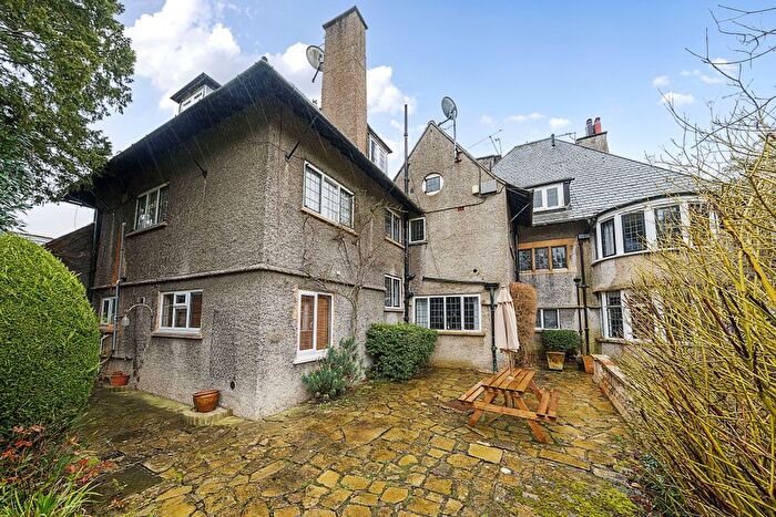 1 Bedroom Flat For Sale In Park Road, Stoke Poges, SL2