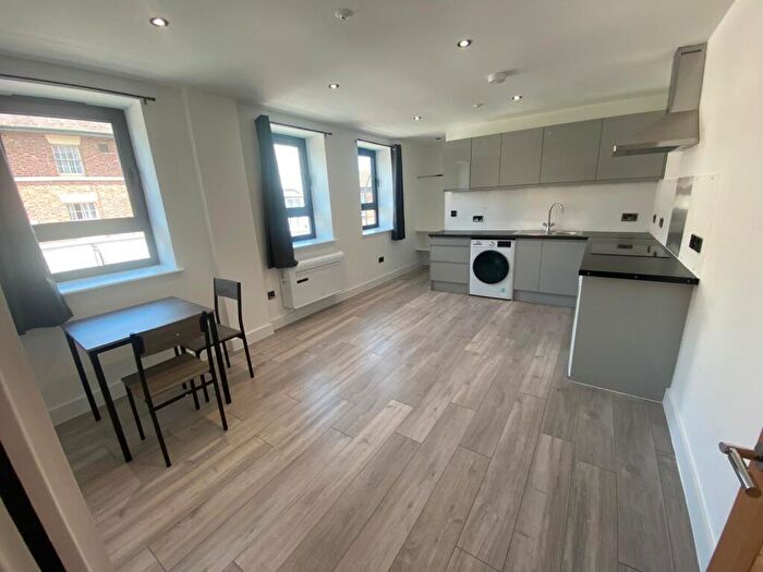 1 Bedroom Flat To Rent In King Street, Wrexham, LL11