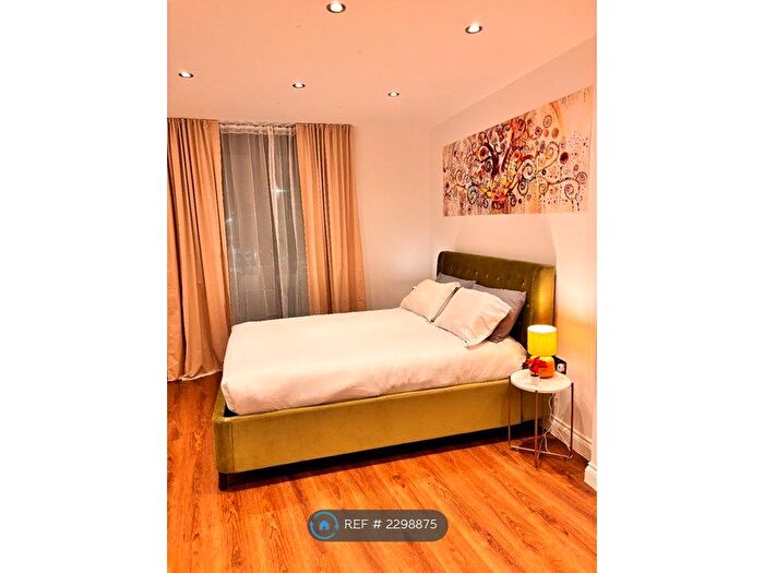 2 Bedroom Flat To Rent In Royal Oak, Brentwood, CM14