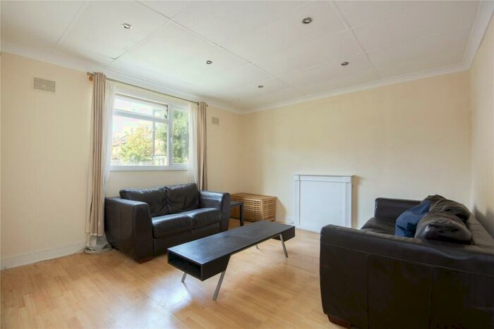 1 Bedroom Flat To Rent In Brighton Avenue, Walthamstow, London, E17