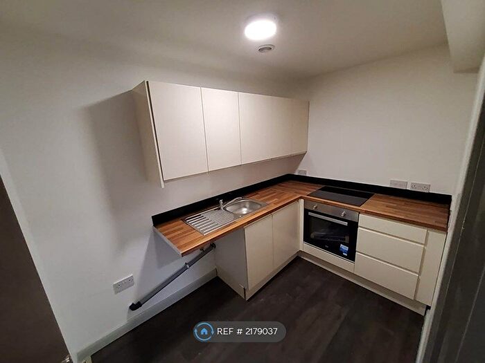 1 Bedroom Flat To Rent In Drake Street, Rochdale, OL16