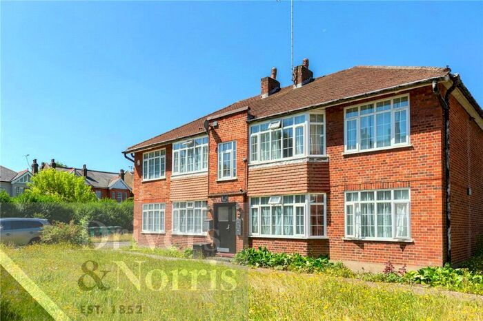 2 Bedroom Apartment To Rent In Torrington Court, North Finchley, London, N12