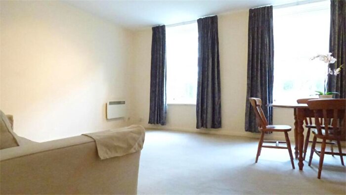 1 Bedroom Flat To Rent In White House, Vicarage Crescent, Battersea Square, SW11