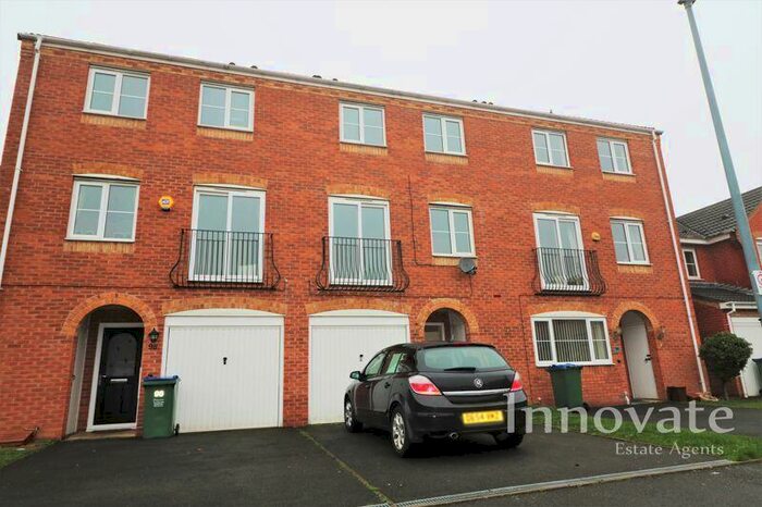 4 Bedroom Terraced House To Rent In Sannders Crescent, Tipton, DY4