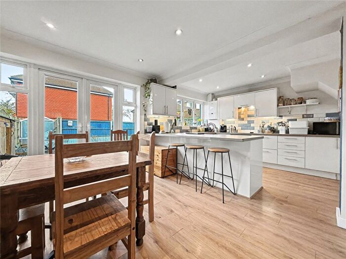 3 Bedroom Semi-Detached House For Sale In Horsham Lane, Upchurch, Kent, ME9