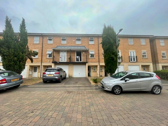 4 Bedroom Property To Rent In Johnson Court, Northampton, NN4