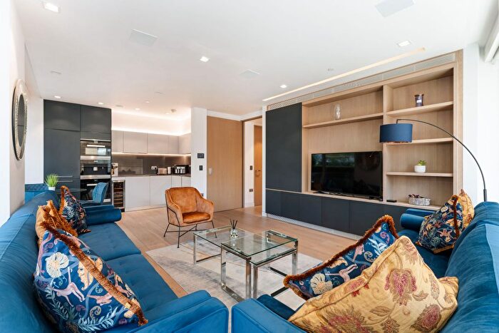 2 Bedroom Flat To Rent In Tudor House, Duchess Walk, London, SE1