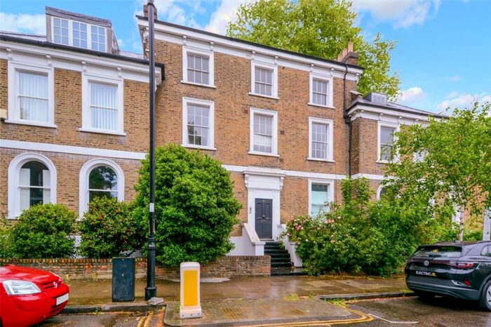 2 Bedroom Flat To Rent In Canonbury Park North, Canonbury, Islington, London, N1