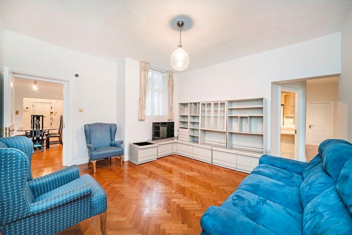 4 Bedroom Flat To Rent In Warwick Gardens, Holland Park, W14
