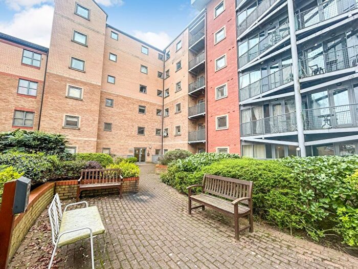 2 Bedroom Flat For Sale In Kentmere Drive, Doncaster, South Yorkshire, DN4