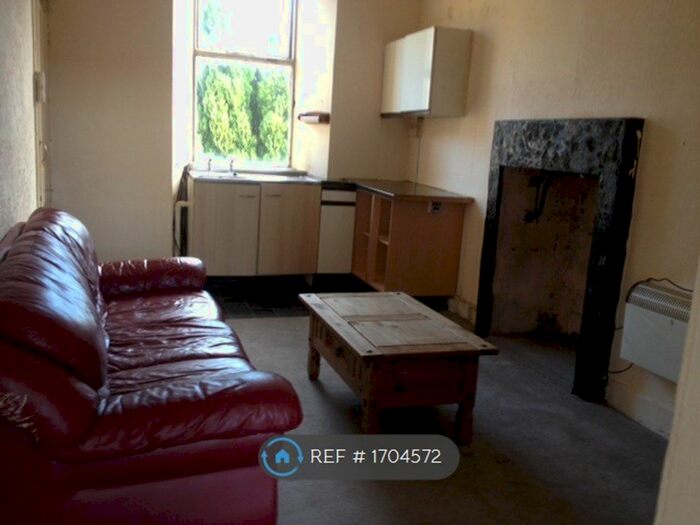 1 Bedroom Flat To Rent In Wilson Street, Beith, KA15