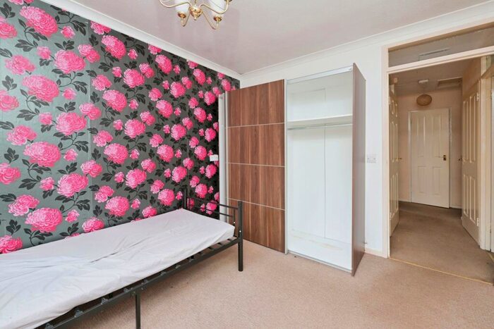 2 Bedroom Bungalow For Sale In Parkwood Street, Northampton, Northamptonshire, NN5