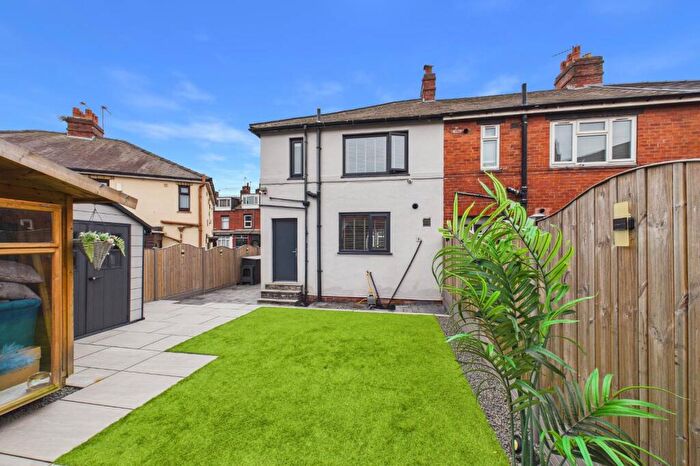 3 Bedroom End Of Terrace House For Sale In Ecclesburn Road, Leeds, West Yorkshire, LS9