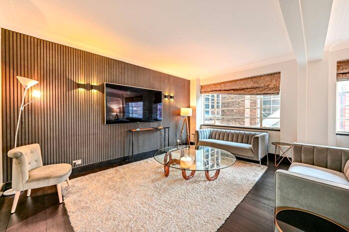 4 Bedroom Flat To Rent In George Street, Marylebone, London, W1H