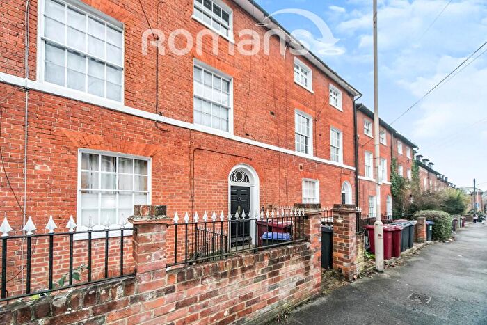 2 Bedroom Flat To Rent In Russell Street, Reading, RG1