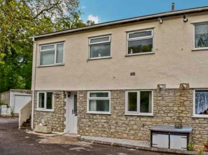 2 Bedroom Flat To Rent In Millfield, Bridgend, CF31