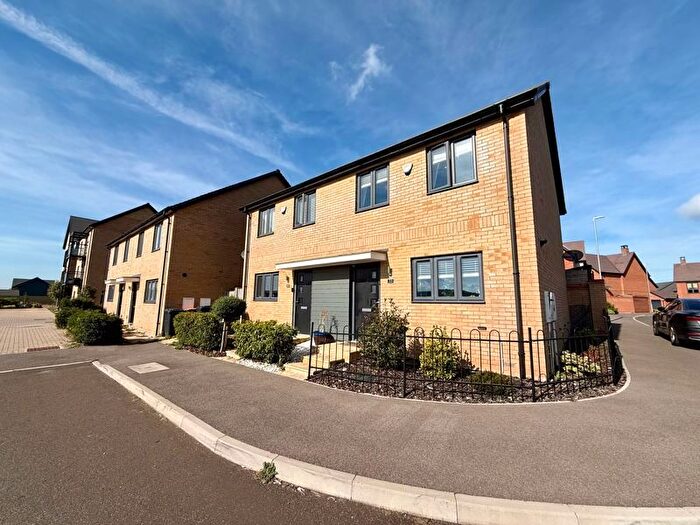 2 Bedroom Semi-detached House For Sale In Claudia Gardens, Thorn, LU5