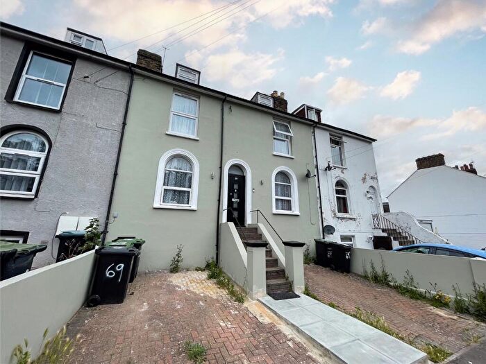 5 Bedroom Terraced House For Sale In Milton Road, Gravesend, Kent, DA12