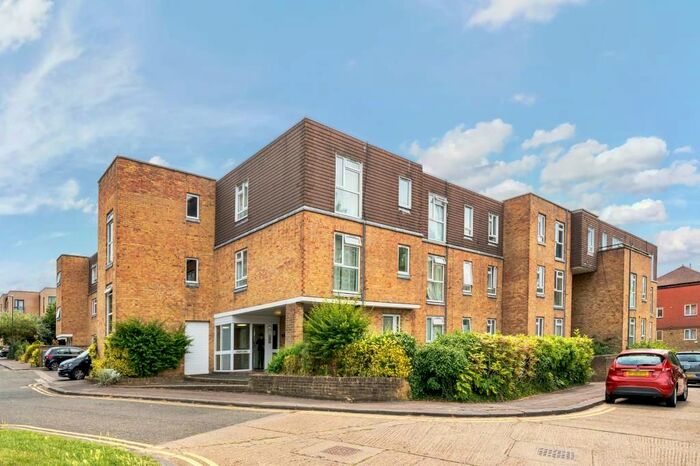 2 Bedroom Flat To Rent In Elizabeth Gardens, Stanmore, HA7