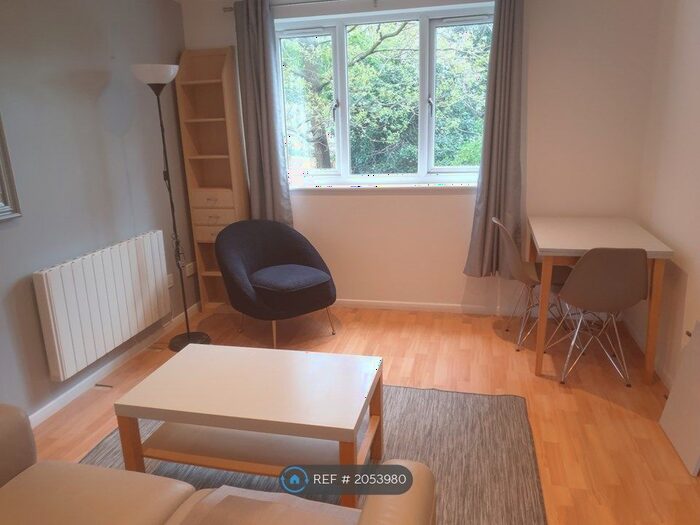 1 Bedroom Flat To Rent In Morton Court, London, N14