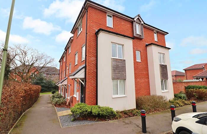 4 Bedroom End Of Terrace House To Rent In Firecracker Drive, Locks Heath, SO31
