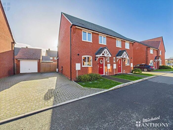 3 Bedroom Semi Detached House For Sale In Restharrow Road, Broughton, Aylesbury, HP22