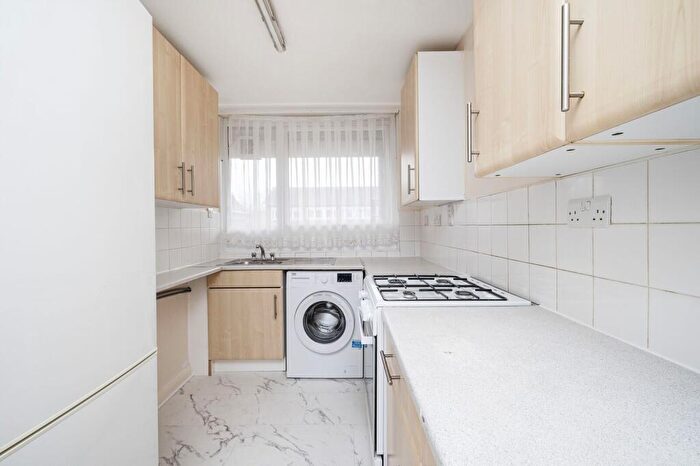 2 Bedroom Flat To Rent In Tolsford Road, Hackney Downs, London, E5