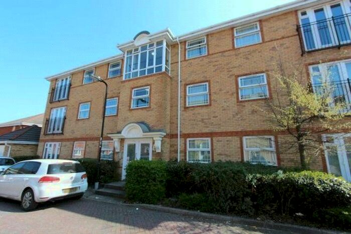 2 Bedroom Flat To Rent In Drum Road, Eastleigh, Hampshire, SO50